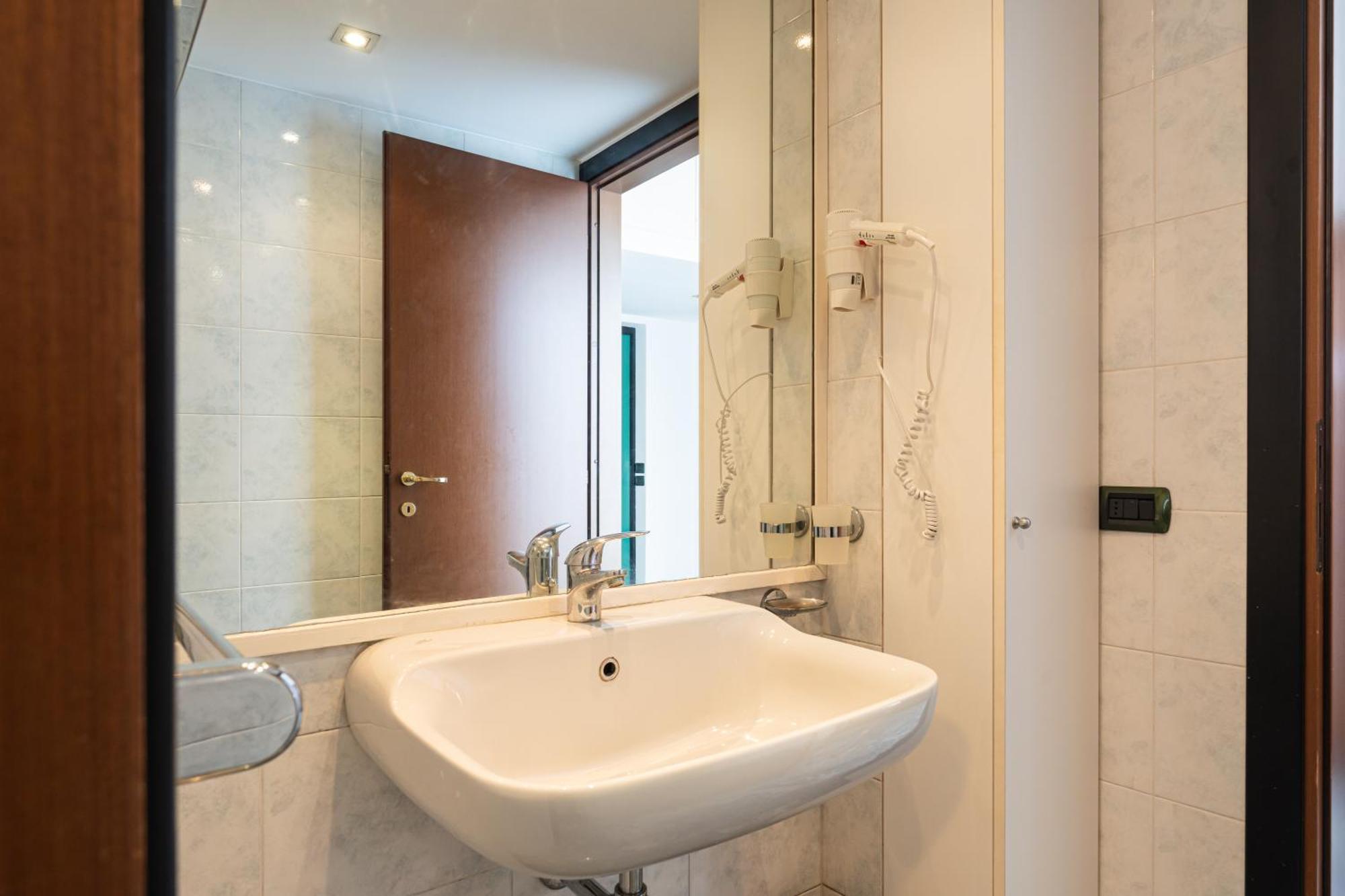Apartment Fantastic Two Bedroom Zara 5th Fl- Mirable Pm Mailand